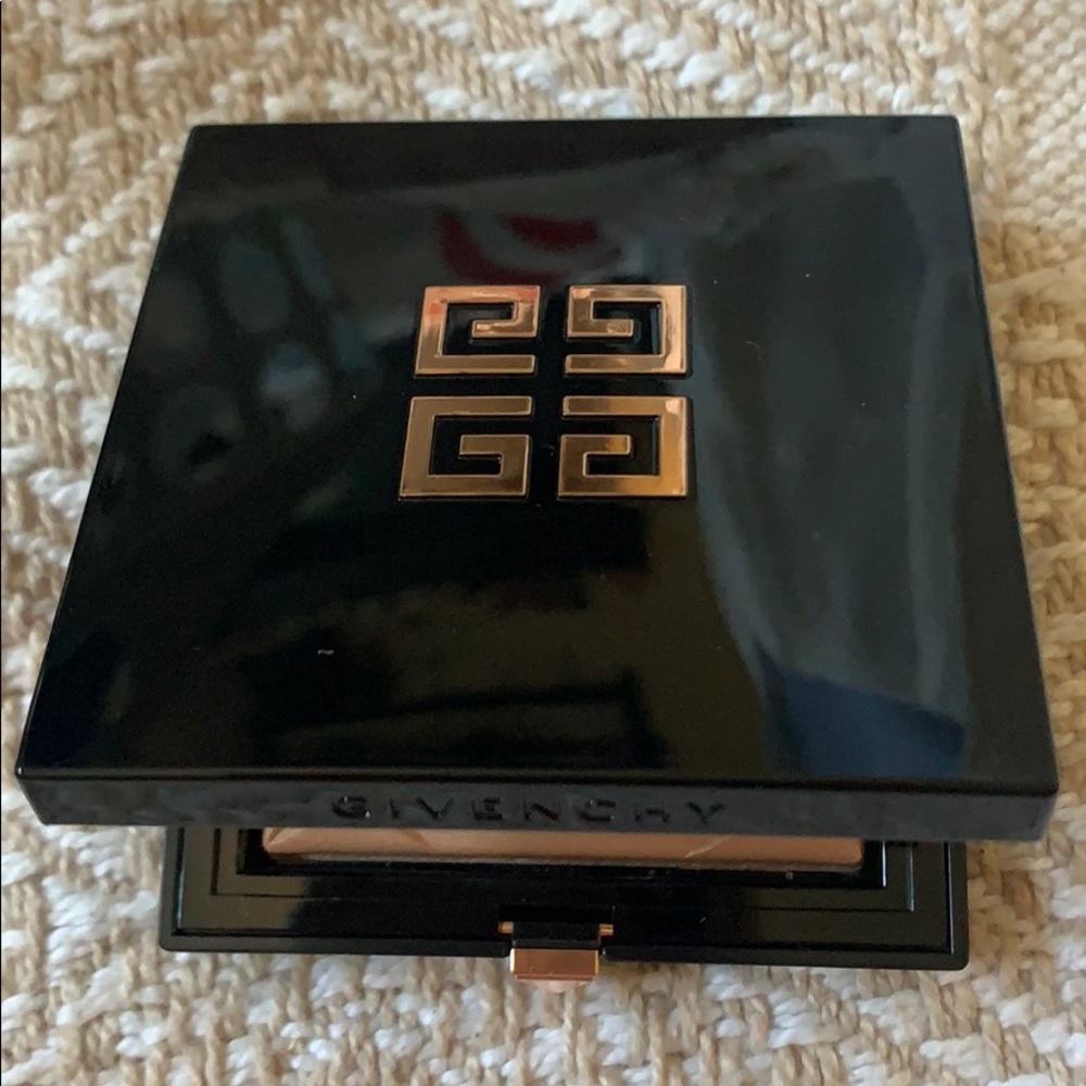 Givenchy Healthy Glow Powder